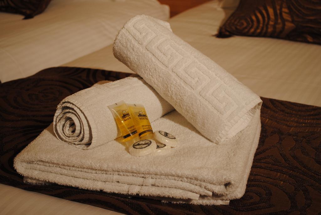 Hotel Ideal بيرايوس المظهر الخارجي الصورة