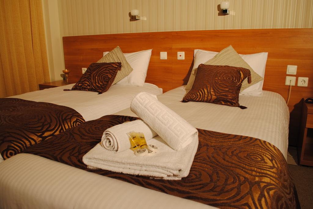 Hotel Ideal بيرايوس المظهر الخارجي الصورة